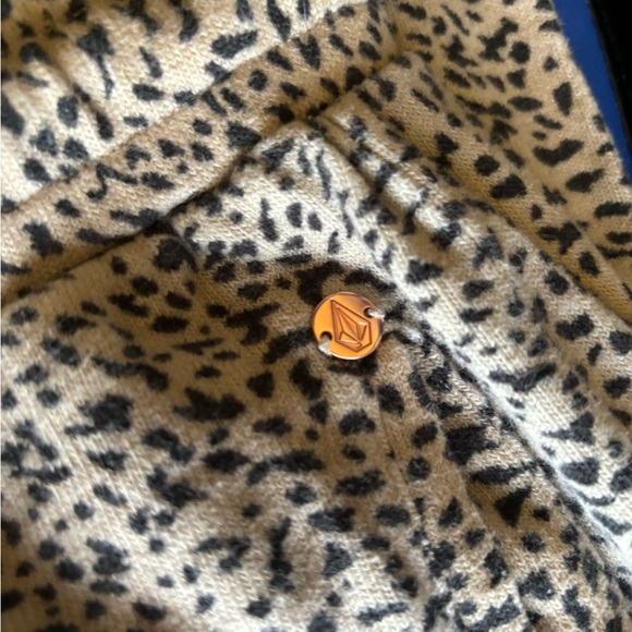 Cheetah Print Volcolm Pants - Picture 2 of 5